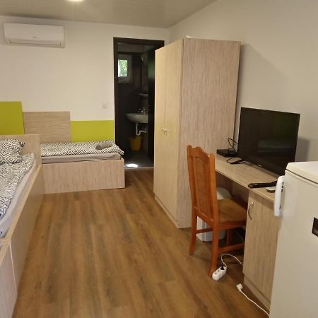סולנוק Tiszaliget Apartman Es Szallo מראה חיצוני תמונה