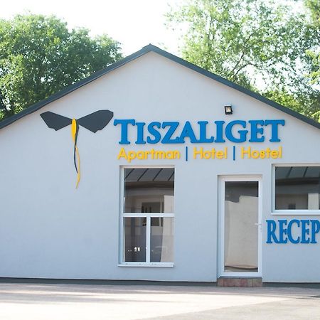 סולנוק Tiszaliget Apartman Es Szallo מראה חיצוני תמונה