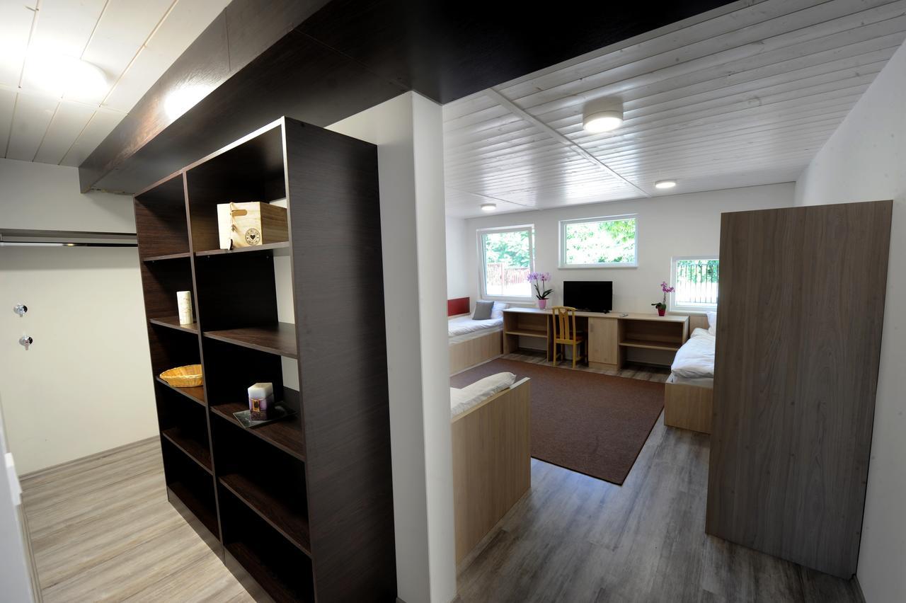 סולנוק Tiszaliget Apartman Es Szallo מראה חיצוני תמונה