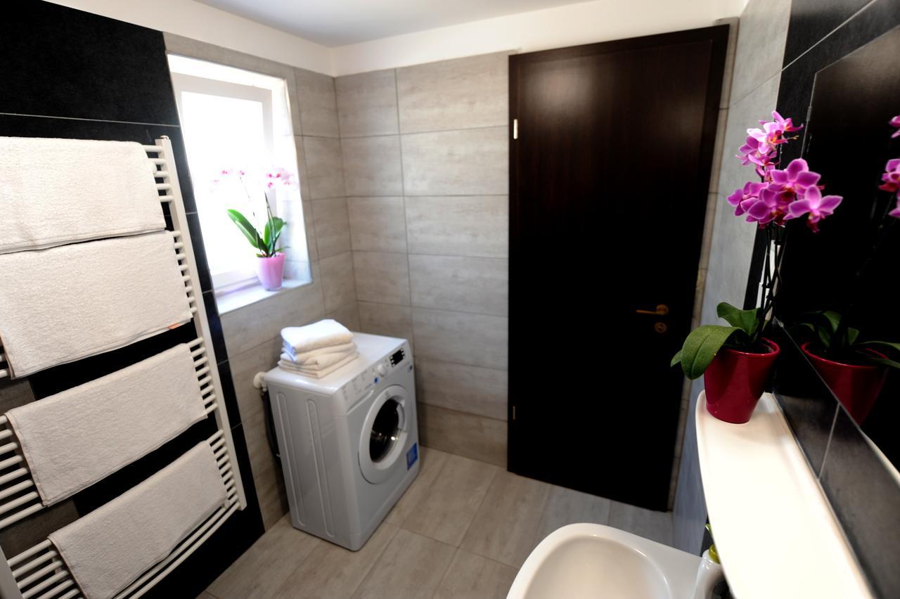 סולנוק Tiszaliget Apartman Es Szallo מראה חיצוני תמונה