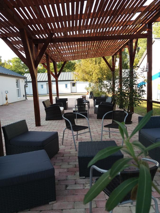 סולנוק Tiszaliget Apartman Es Szallo מראה חיצוני תמונה
