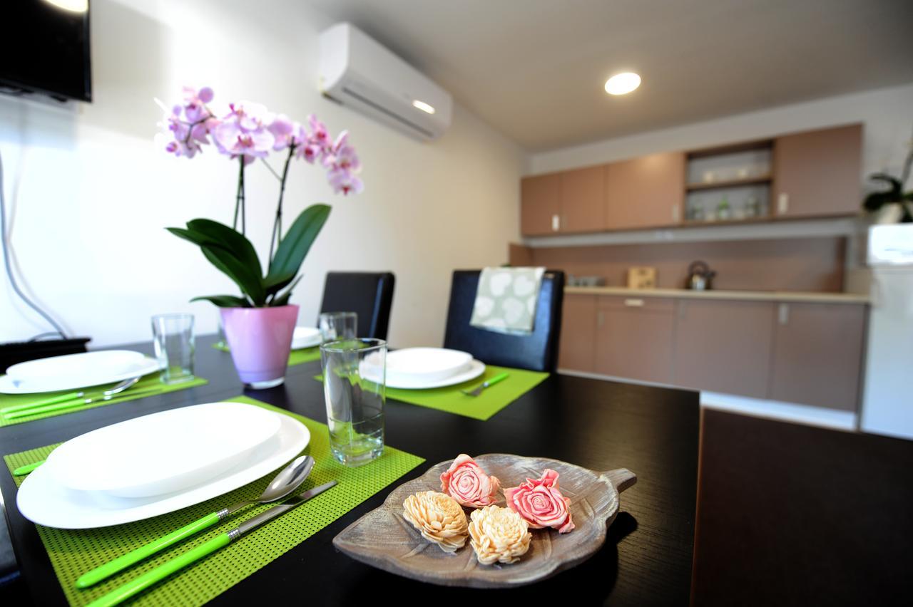 סולנוק Tiszaliget Apartman Es Szallo מראה חיצוני תמונה
