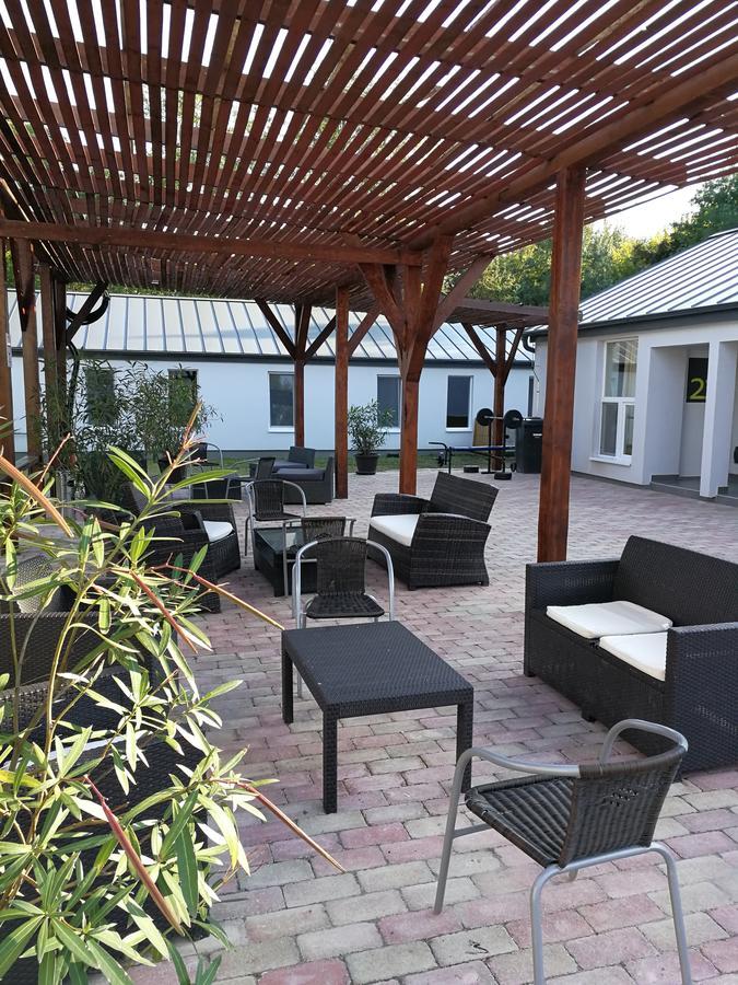 סולנוק Tiszaliget Apartman Es Szallo מראה חיצוני תמונה